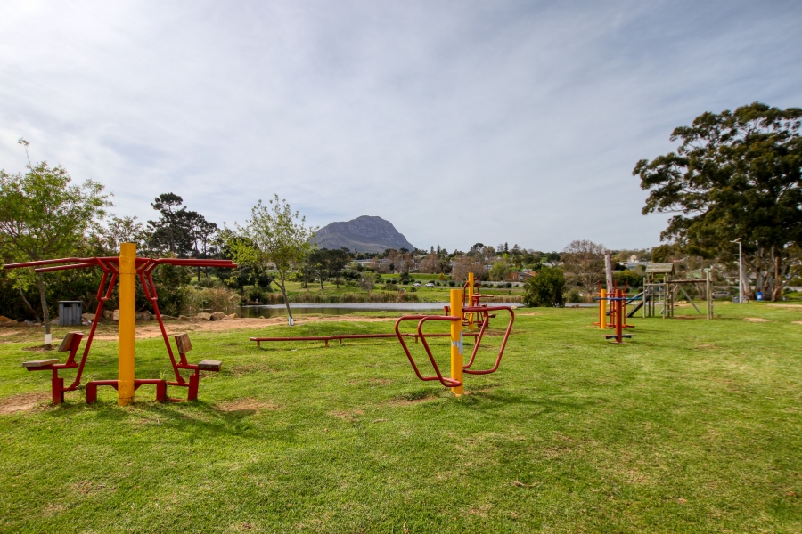 4 Bedroom Property for Sale in Heldervue Western Cape